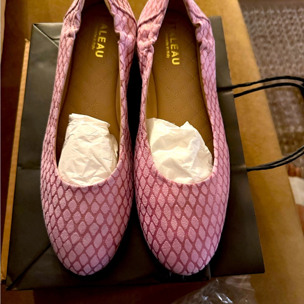 TALL LADIES SIZE 12 | BRAND NEW ITALEAU Italian Leather Flats